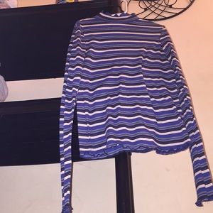 I’m sellin a cute patterned shirt